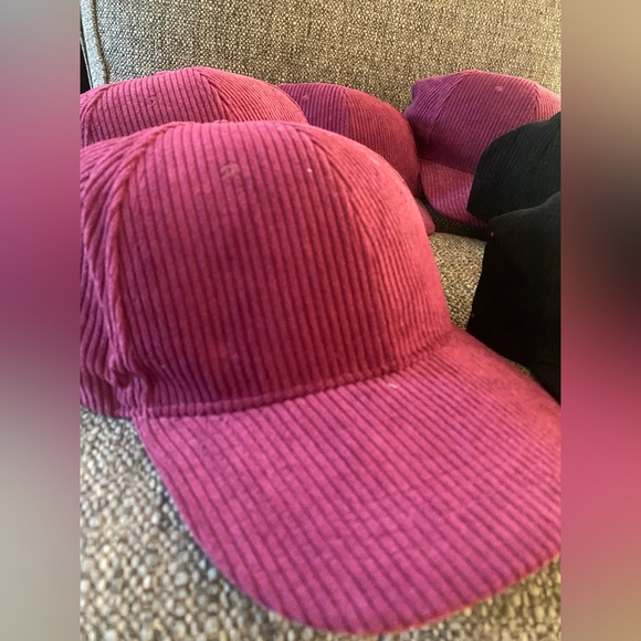 Wholesale bundle of 6 NWT corduroy baseball hats with Velcro sizing in back - Picture 4 of 12